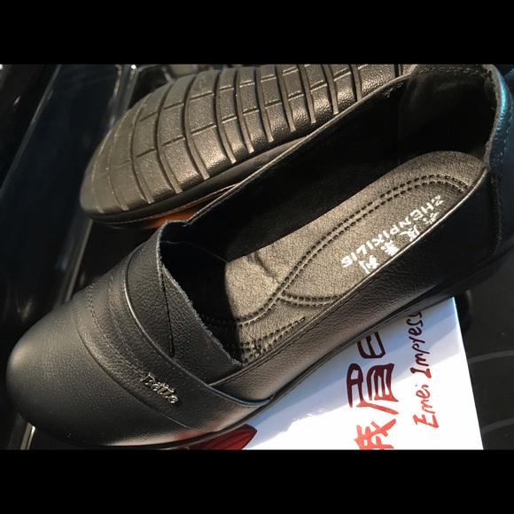 Black Slip On Loafers-Non Slip-NWT-Size 6-NWT - Picture 5 of 8